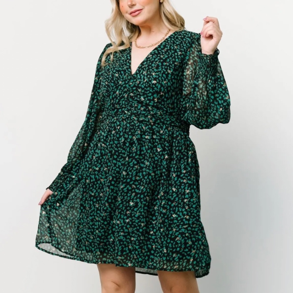 Vero Moda Idena Short Dress in Black & Kelly Green Animal Print | XL